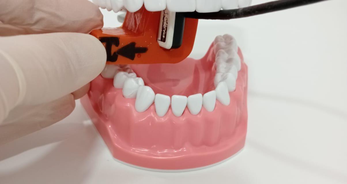 Posicionador universal para sensores de radiología dental